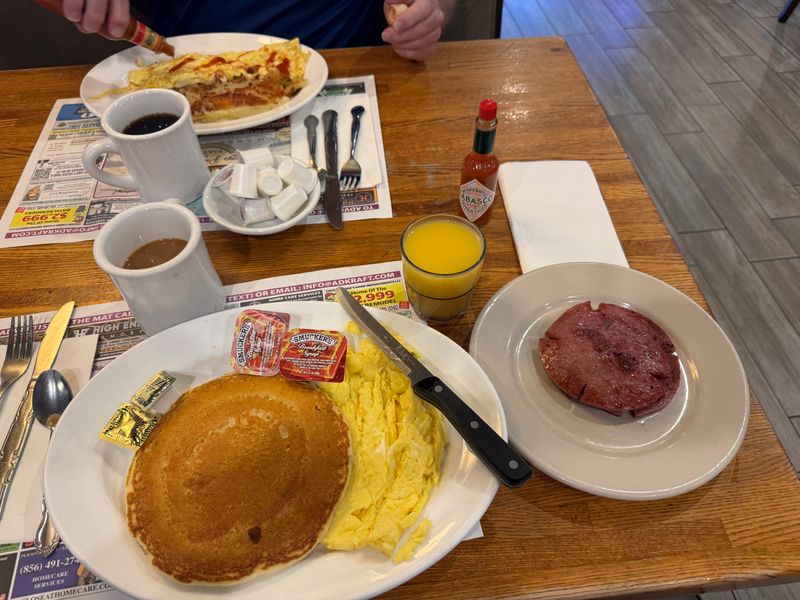 14 Old School New York Diner Dishes That Are Returning Strong In 2026 - Decor Hint Salisbury Steak