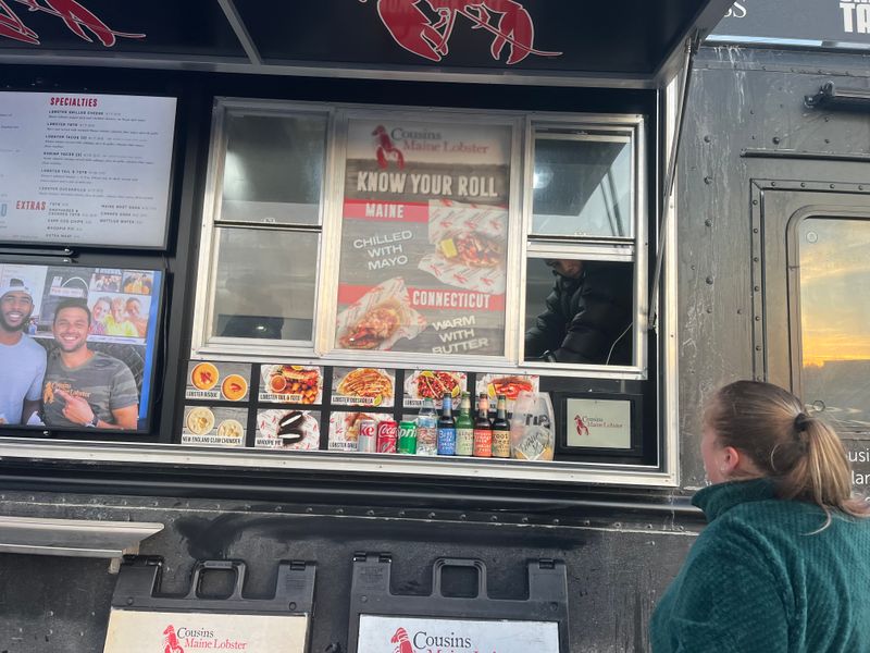 10 Ohio Lobster Roll Spots Bringing Bold East Coast Flavor To The Midwest - Decor Hint Cousins Maine Lobster Cleveland (Food Truck)