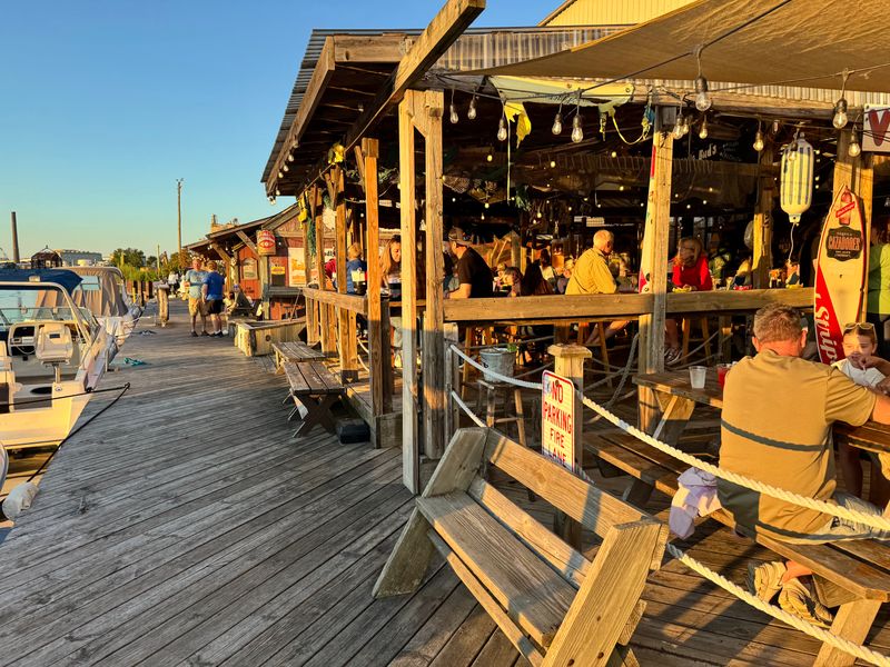 Lobster Roll Shacks In Wisconsin Where The Buttered Buns Never Disappoint - Decor Hint Barnacle Bud's