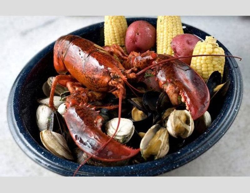 14 Pennsylvania Lobster Roll Shacks Serving Serious Coastal Flavor - Decor Hint Oyster House