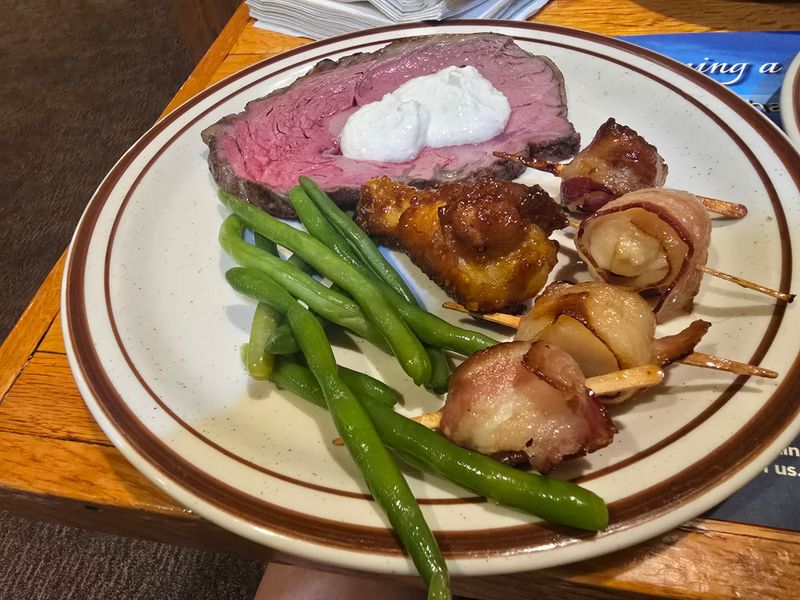 Rhode Island Buffet Where Every Sweet Treat Feels Like A Celebration - Decor Hint Prime Rib Carved To Perfection