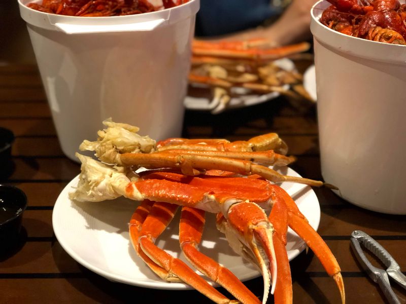 The Louisiana Seafood Buffet That Nails Crab, According To Locals - Decor Hint Weekend Crab Leg Bonanza