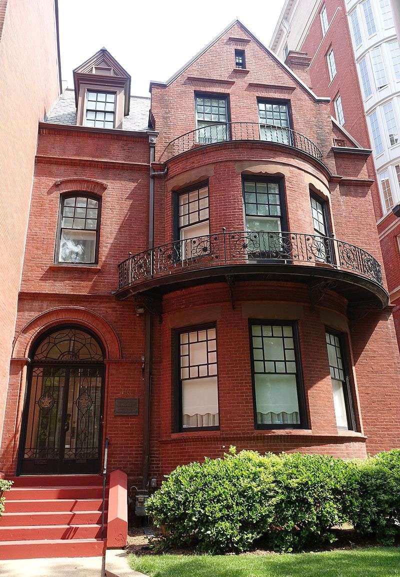 Victorian Queen Anne Showpieces