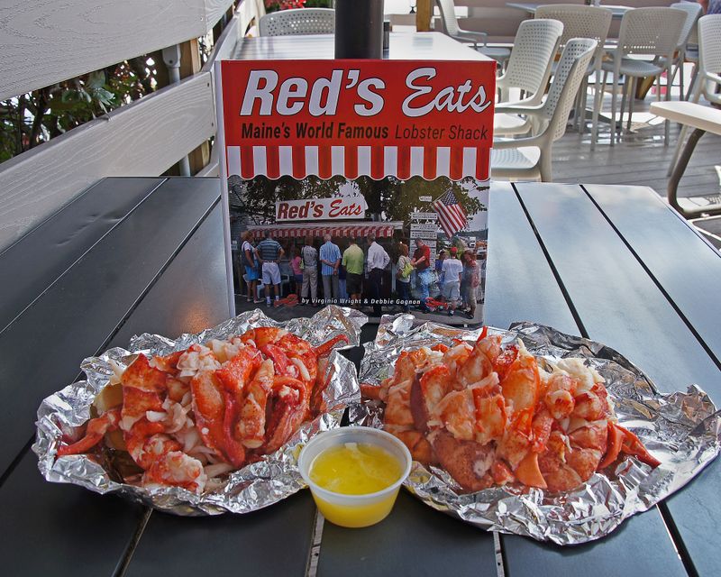 17 New England Seafood Restaurants In Maine Only Locals Know And Love For Authentic Coastal Dining - Decor Hint Red's Eats