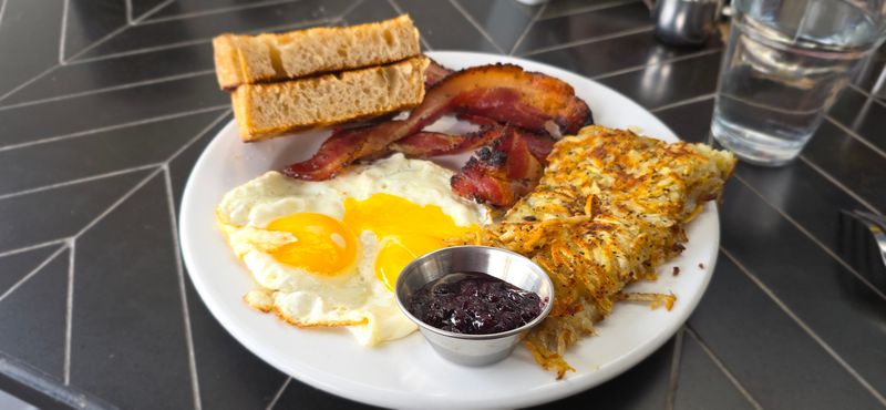 12 Arizona Restaurants That Keep Crowds Coming Decades After Opening - Decor Hint Matt's Big Breakfast