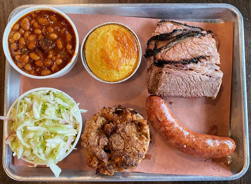 16 Illinois Dining Hotspots Famous For Lines That Never Scare Anyone Away - Decor Hint Smoque BBQ