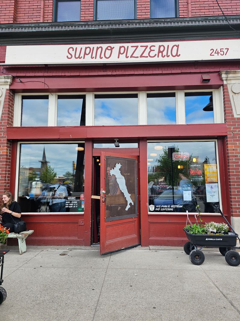 12 Michigan Pizza Joints You Have To Taste To Believe - Decor Hint Supino Pizzeria