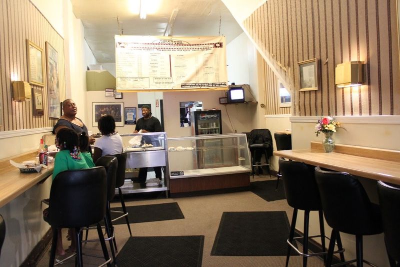 12 Pennsylvania Family Owned Fried Chicken Joints That Will Make You Feel Right At Home - Decor Hint Soul Food Connection