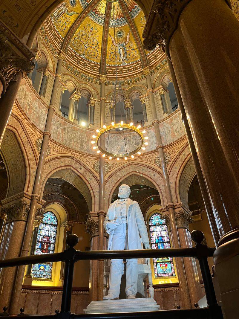 15 Hidden Treasures In Cleveland Ohio That Only Locals Know About - Decor Hint Lake View Cemetery