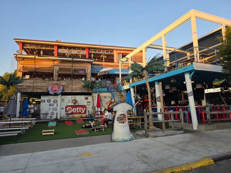 15 New York Delis You Can't Miss For The Best Fried Fish Sandwiches In Town - Decor Hint Brooklyn Crab