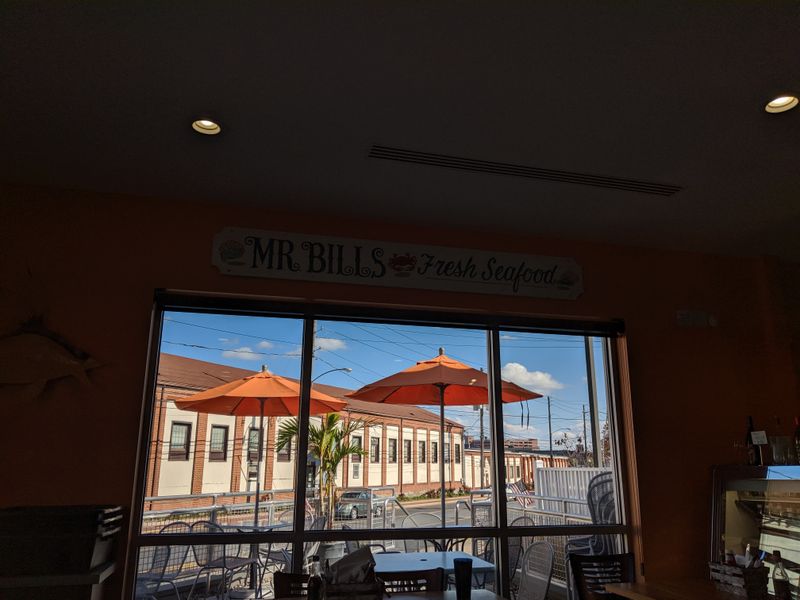 8 Pennsylvania Restaurants Serving The Crispiest Fried Fish Around - Decor Hint Mr. Bill’s Seafood / The Fat Crab Café