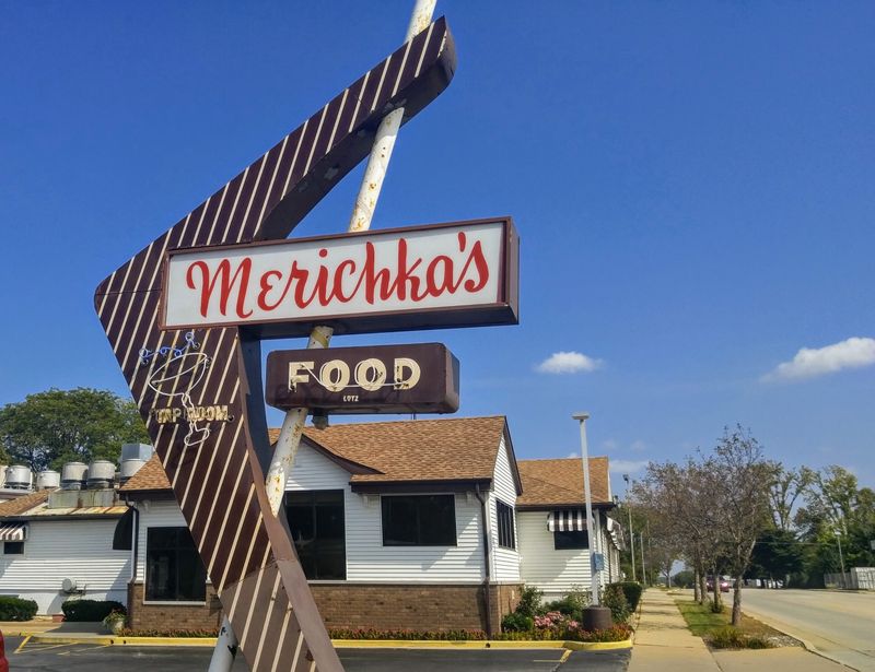 14 Spots In Illinois Serving Chicken-Fried Steak With Pure Old-Fashioned Flavor - Decor Hint Merichka's Restaurant