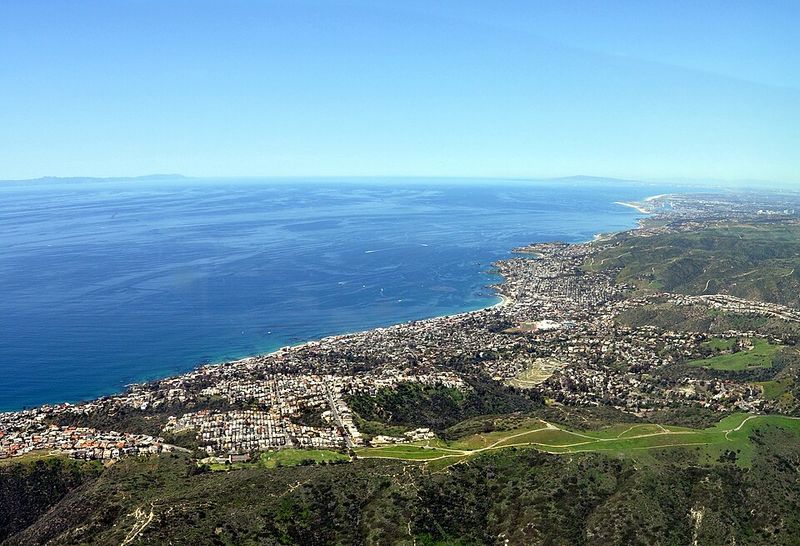 16 California Coastal Towns Locals Say Have Shifted Away From Their Easygoing Beach Roots - Decor Hint Laguna Beach