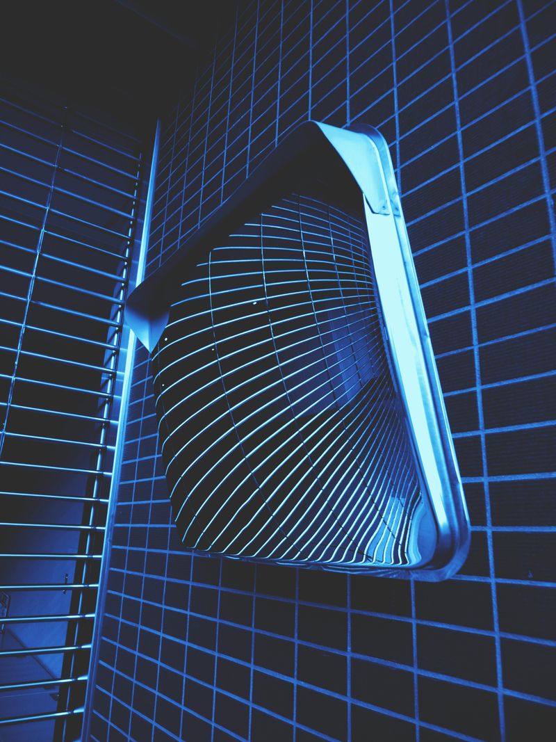 Homeowners In Louisiana Wish They Skipped These Bathroom Updates - Decor Hint Inadequate Ventilation Systems