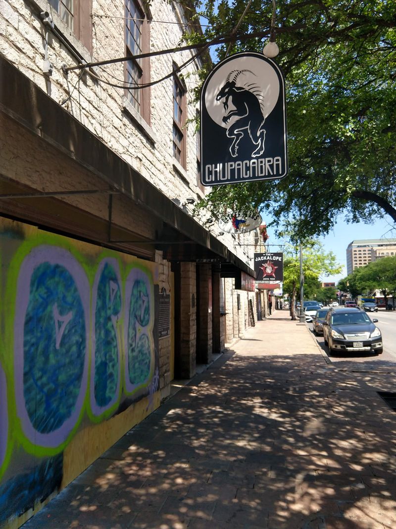 22 Overhyped Texas Attractions That Real Texans Skip Every Time - Decor Hint Sixth Street In Austin