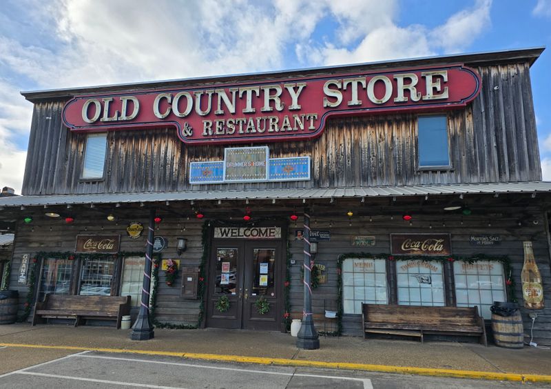 These 16 Tennessee All You Can Eat Buffets Are The Ultimate Fall Foodie Road Trip - Decor Hint Brooks Shaw's Old Country Store