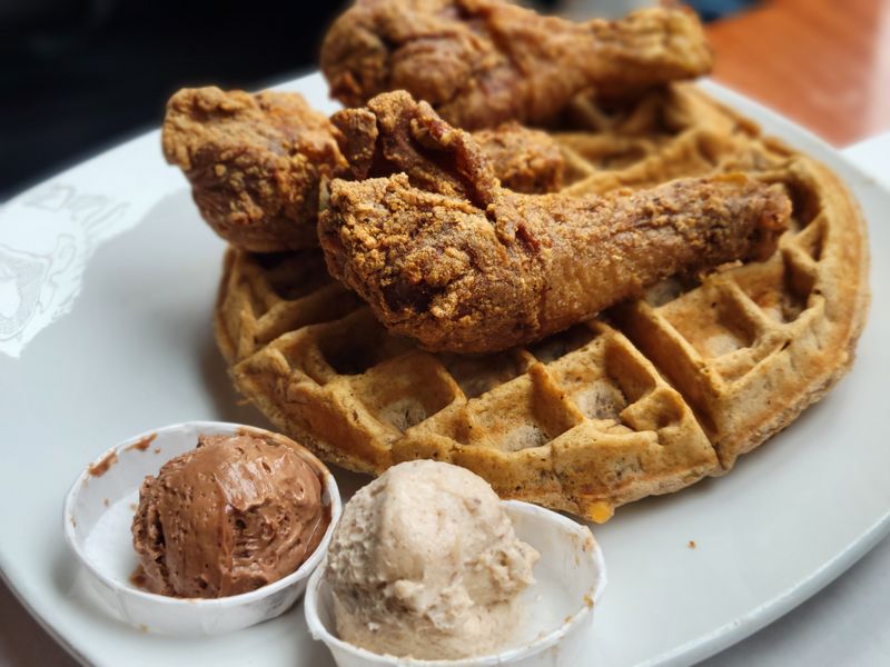 Dame's Chicken & Waffles