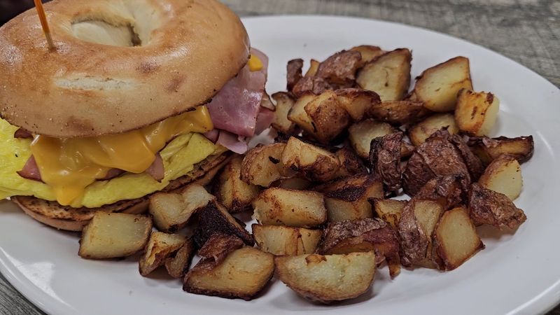 14 Florida Soul Food Buffets Worth The Trip For Authentic Southern Taste - Decor Hint Southern Charm Cafe