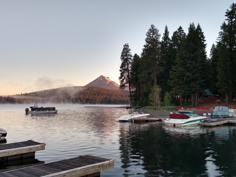 Oregon's Secret Lakeside Retreat That Feels A World Away - Decor Hint The Remodeled Marina With Everything For Boating