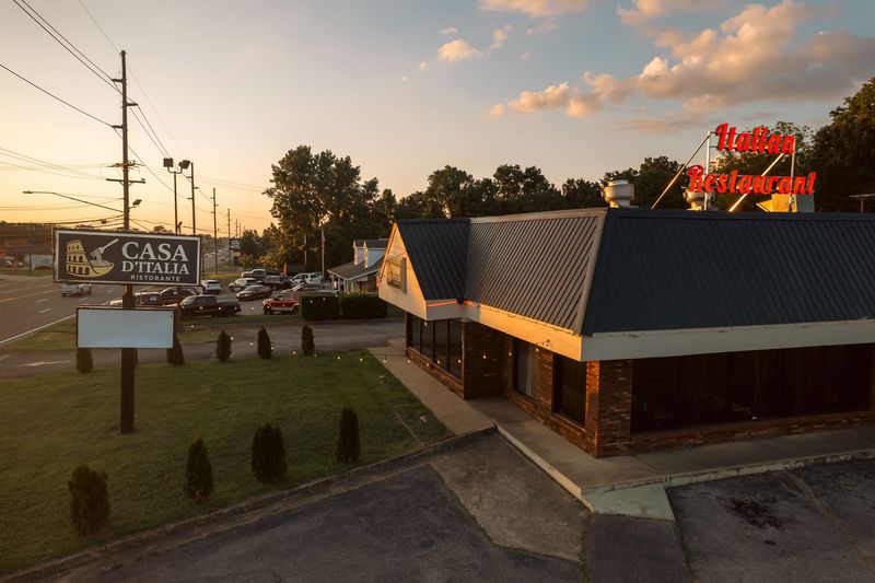 13 Hole-In-The-Wall Italian Restaurants In Tennessee Only Locals Know About - Decor Hint Casa D'Italia Ristorante