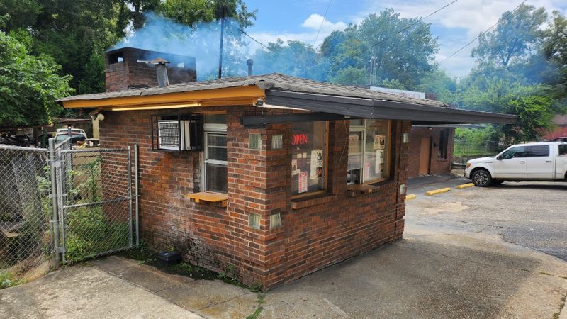 12 Small-Town Alabama Restaurants That Outsiders Rarely Experience - Decor Hint Brenda's Bar-B-Q Pit