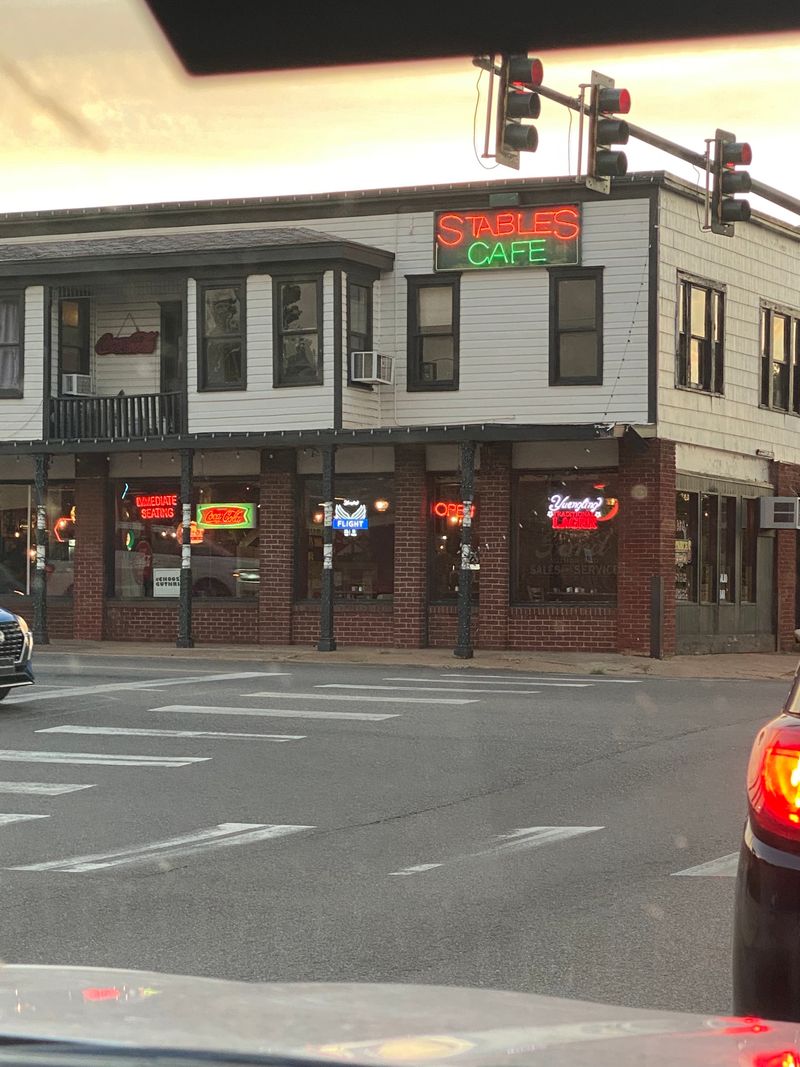 11 Oklahoma Tavern Fish Fries That Feel Like A Small-Town Friday You'll Never Forget - Decor Hint The Stables Café