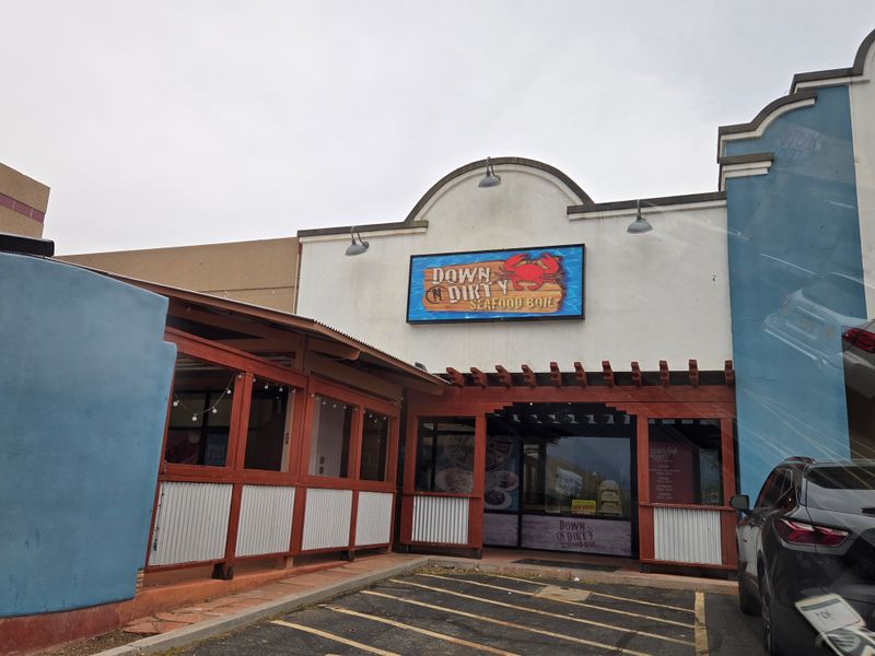12 New Mexico Seafood Shacks Only Locals Know That Bring The Coast To The Southwest - Decor Hint Down N Dirty Seafood Boil