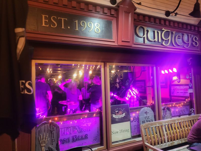 Your Guide To The Most Beloved Restaurants In Naperville - Decor Hint Quigley's Irish Pub