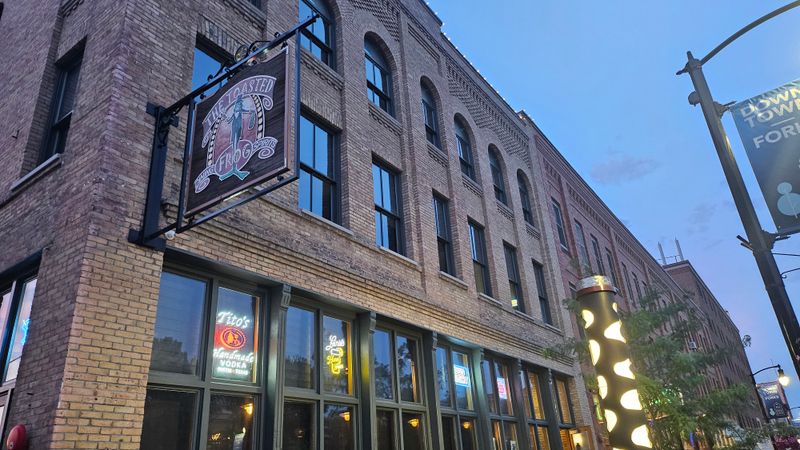 14 North Dakota Small-Town Restaurants Full Of Charm And Midwest Hospitality - Decor Hint The Toasted Frog