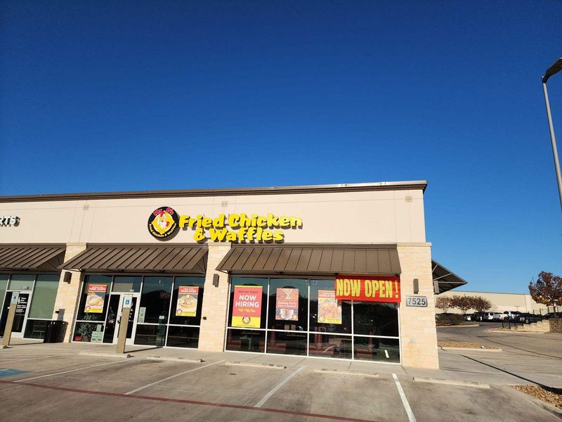 18 Texas Fried Chicken Places Where Family Pride Shows In Every Crispy Plate - Decor Hint Mr. C's Fried Chicken & Waffles