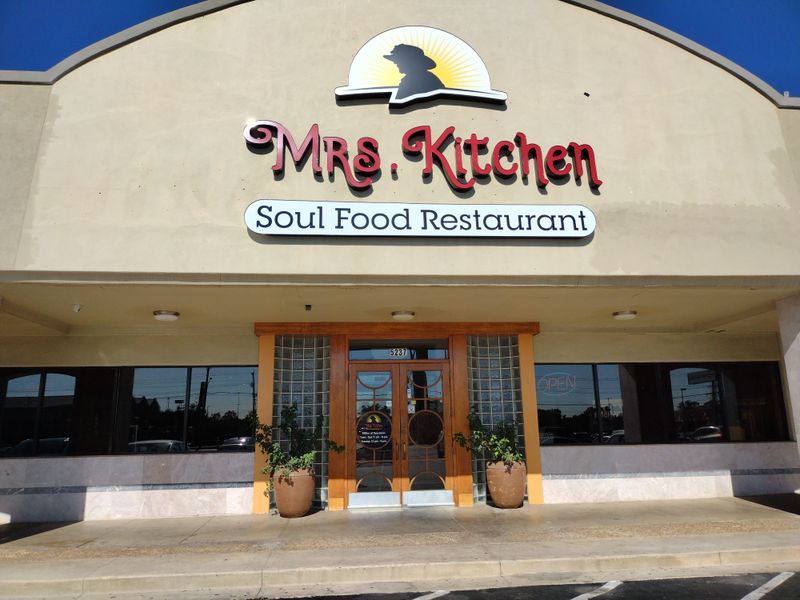 Mrs. Kitchen Soul Food Restaurant And Bakery (San Antonio)