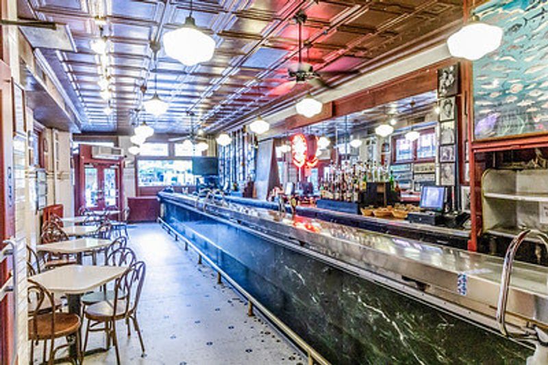 14 Pennsylvania Spots Serving Classic Dishes Without Breaking The Bank - Decor Hint The Original Oyster House