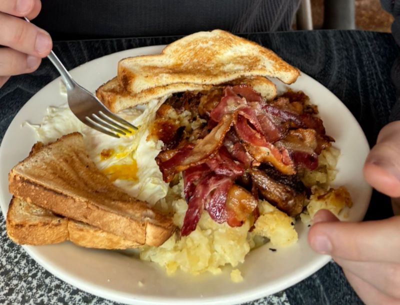 12 Massachusetts Diners That Power The Morning Rush With Comfort Classics - Decor Hint Kelly's Diner
