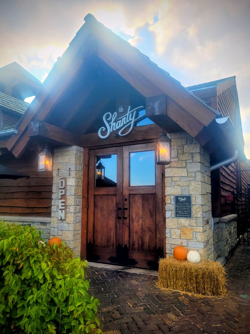 Under-The-Radar Illinois Restaurants Serving Incredible Food - Decor Hint The Shanty Restaurant