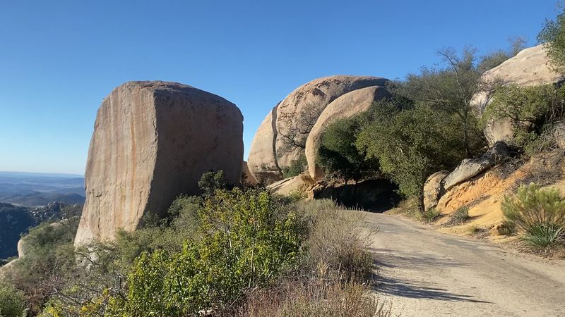 16 California Secrets Locals Keep Quiet Because They're Just That Good - Decor Hint Potato Chip Rock