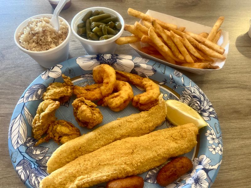 10 West Virginia Seafood Shacks Only Locals Know Serving Coastal Flavor In The Mountains - Decor Hint Fish Frenzy Seafood