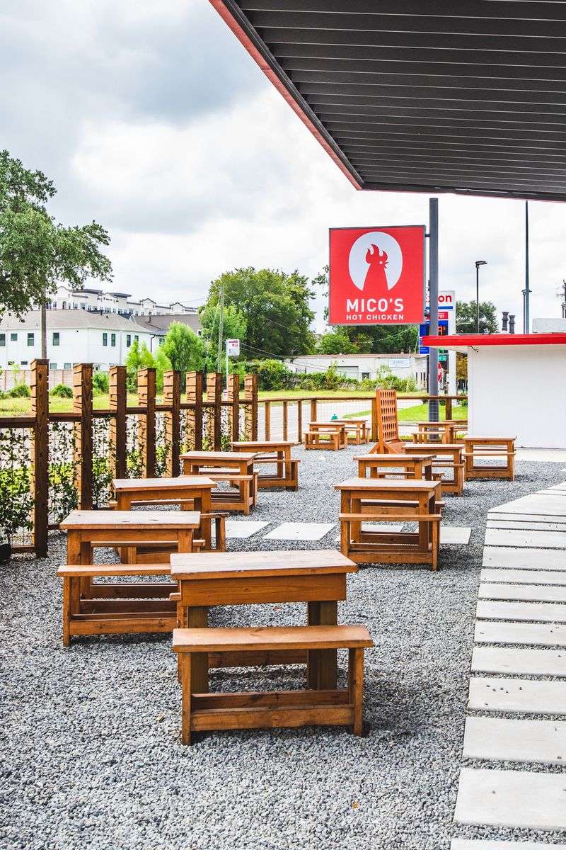 18 Texas Fried Chicken Places Where Family Pride Shows In Every Crispy Plate - Decor Hint Mico's Hot Chicken