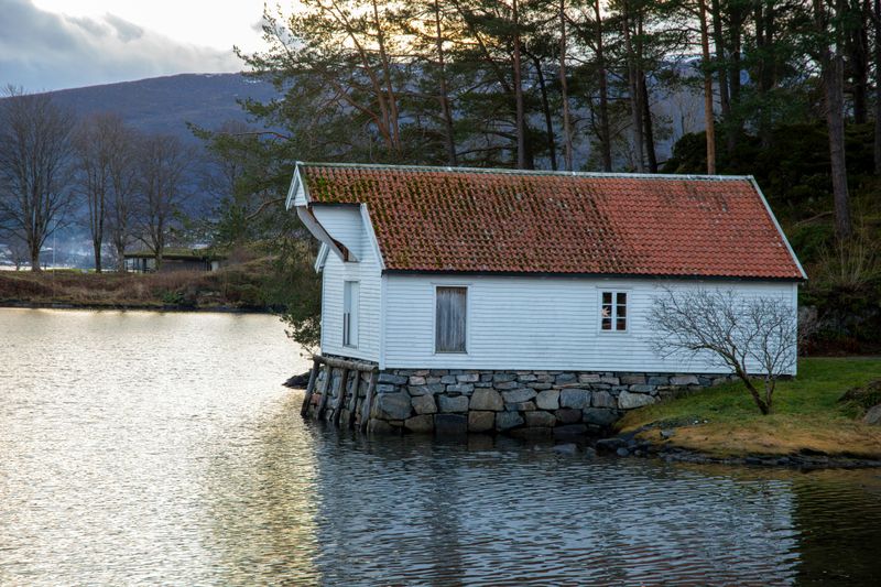 Waterfront Properties Near Lakes And Oceans