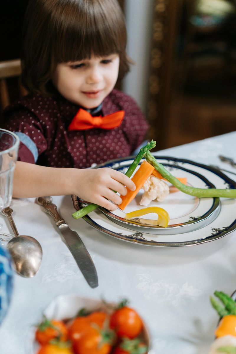 Indiana Dinner Etiquettes From The 1960s That Feel Totally Foreign Today - Decor Hint Keep Your Elbows Off The Table