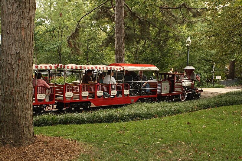All Aboard! 9 Missouri Train Rides That Capture The Heart Of Americana - Decor Hint St. Louis Zoo Railroad