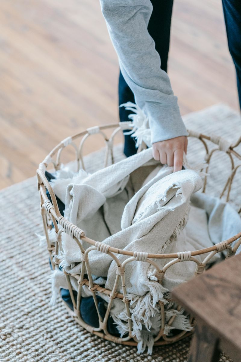 15 Southern Coastal Style Ideas Georgia Homeowners Love For Winter Warmth - Decor Hint Wicker Basket Storage For Blankets