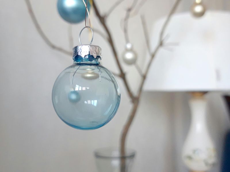 California Beach-Inspired Christmas Décor Ideas Full Of Breezy Magic - Decor Hint Glass Float Light Display