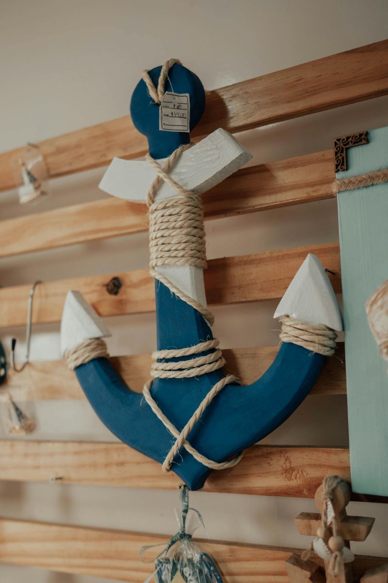 North Carolina Christmas With Coastal Flair: Decor Ideas For A Warm Holiday - Decor Hint Anchor Motif Details