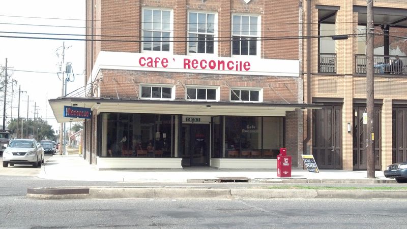 12 Louisiana Soul Food Buffets Serving Up Real Creole Comfort - Decor Hint Café Reconcile