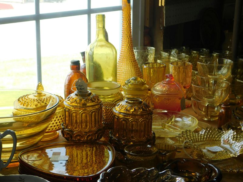 The Antique Trends Pennsylvania Collectors Can't Get Enough Of This Year - Decor Hint Carnival Glass Bowls And Vases