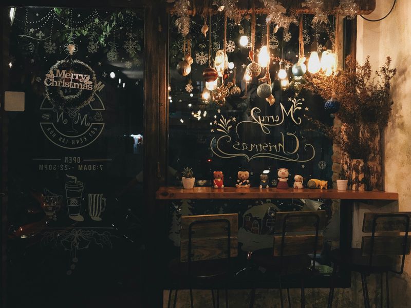 Stunning Hawaii Coastal Christmas Décor Ideas For A Holiday That Feels Like A Tropical Escape - Decor Hint Tiki Bar Display