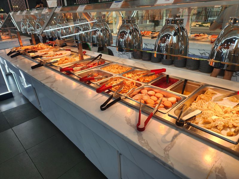 11 Texas All-You-Can-Eat Seafood Buffets Locals Say Are Worth The Drive - Decor Hint Umi Hotpot Sushi & Seafood Buffet