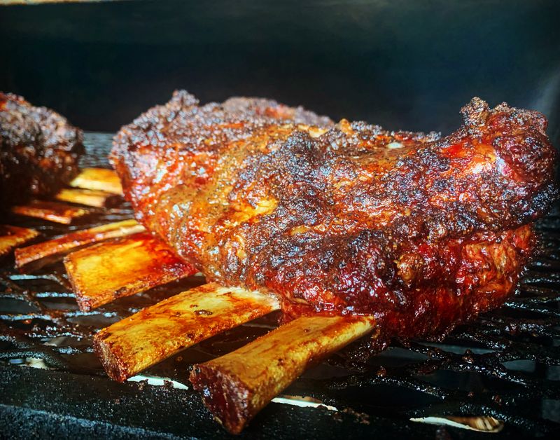 Florida's Hidden Restaurants That Don't Advertise But Stay Full Every Night - Decor Hint On Q Smokehouse Grill