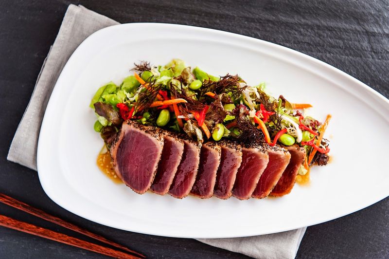 Welcoming The New Year Through 11 Festive New Year's Eve Dining Options In Hawaii - Decor Hint Tropics Bar & Grill At Hilton Hawaiian Village