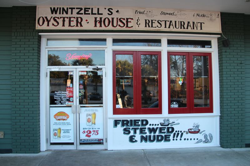 19 Alabama Seafood Joints Only Locals Know And Love For That Perfect Southern Flavor - Decor Hint Wintzell's Oyster House